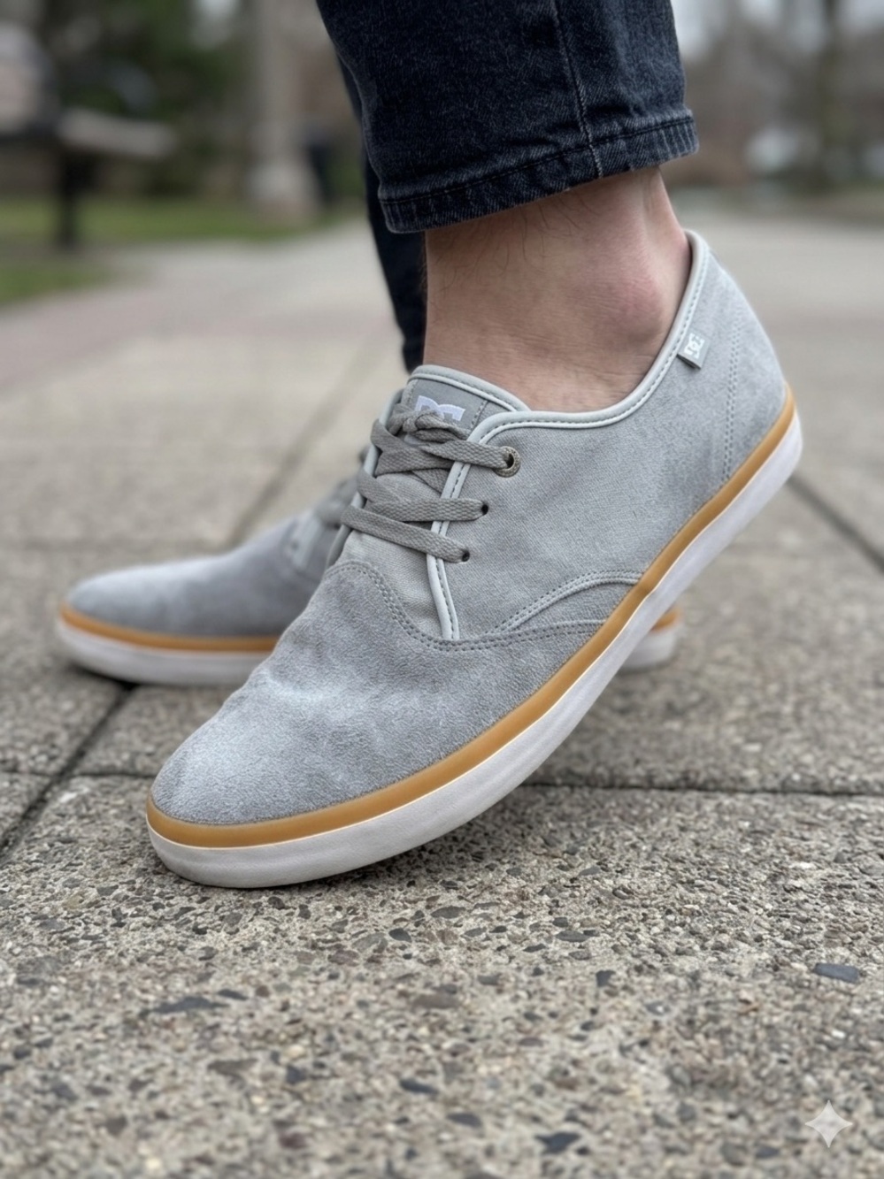 Quiksilver Men's Grey Suede Low Top Sneakers Size 10